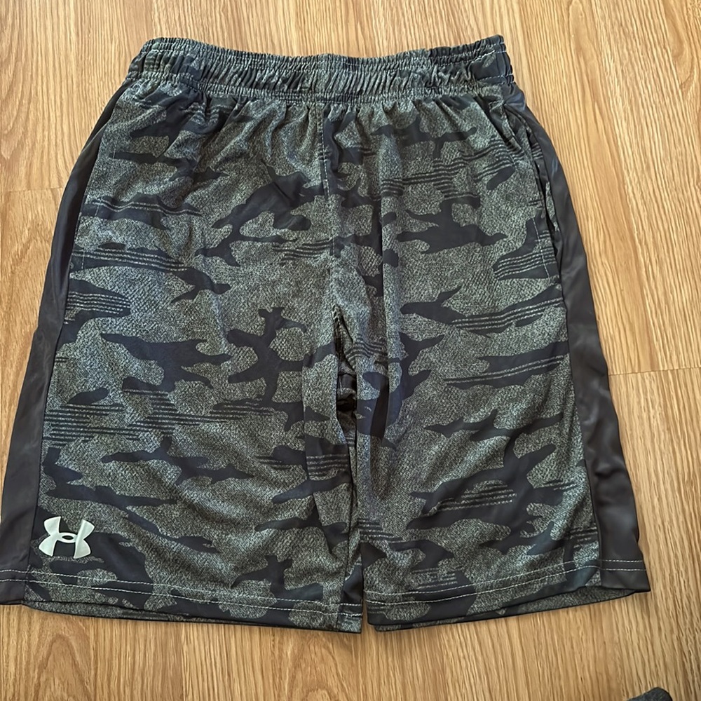 Under Armour Men’s Shorts - Size M